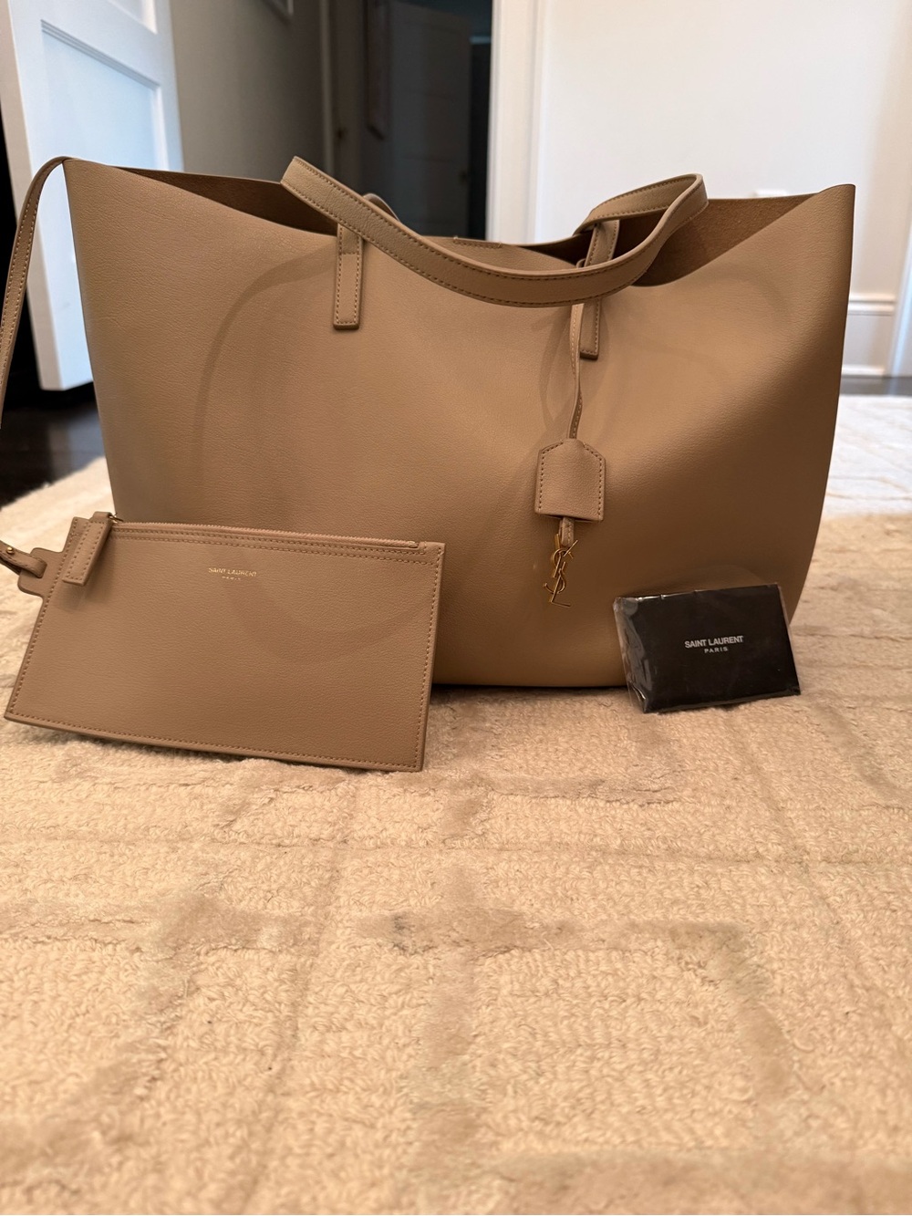 Saint Laurent Beige Leather Tote with Matching Pouch and dust bag - Picture 2 of 7